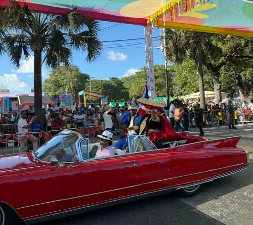 El Malecón de Santo Domingo se transforma en un escenario de fiesta popular.