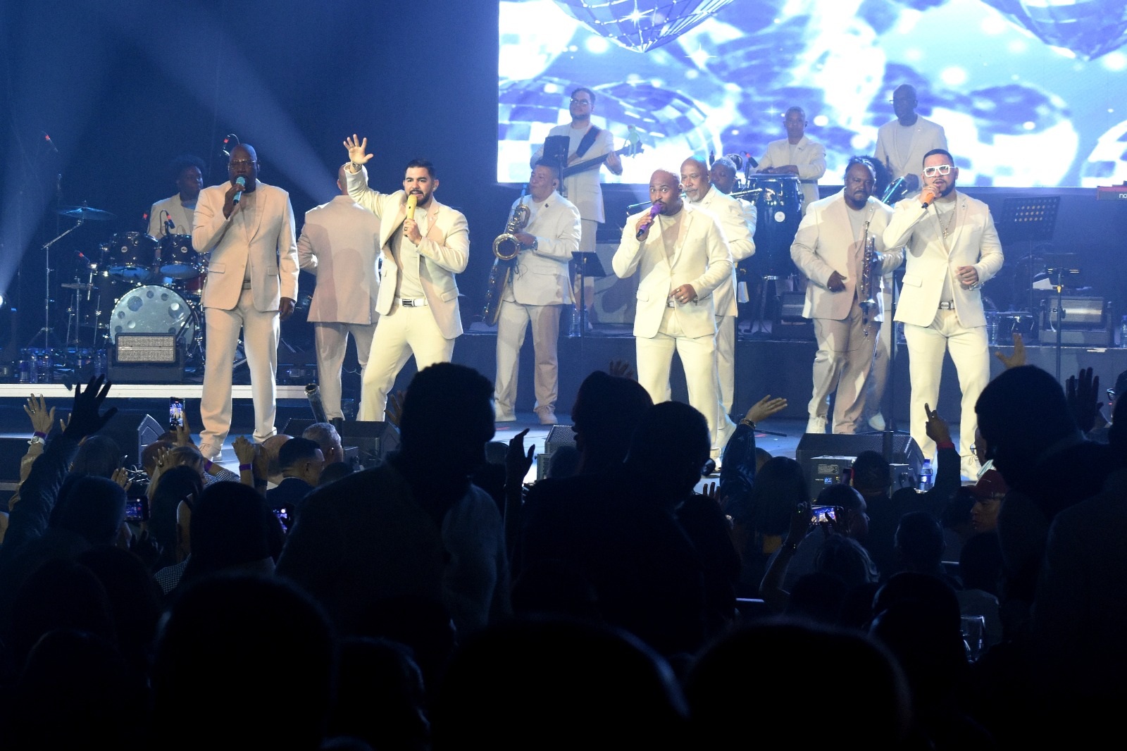 Grupo Niche se deja sentir con un montón de éxitos que no dejó marchar a nadie