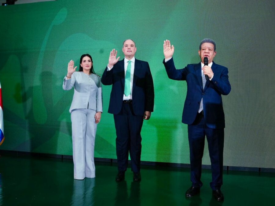 José del Castillo Saviñón, exsenador de la provincia Barahona (c) y Leonel Fernández Presidente de la Fuerza del Pueblo (d).