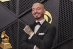 El cantante colombiano J Balvin posa en la alfombra roja de la 68º edición de los premios Grammy, este 1 de febrero de 2026, en Los Ángeles (EE.UU.).