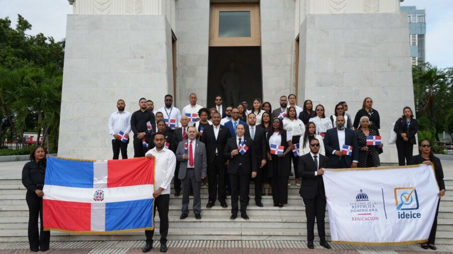 Jesús Andujar, director del Ideice junto a colaboradores de la entidad de investigación.