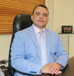 Julio Landrón, director del Servicio Nacional de Salud.