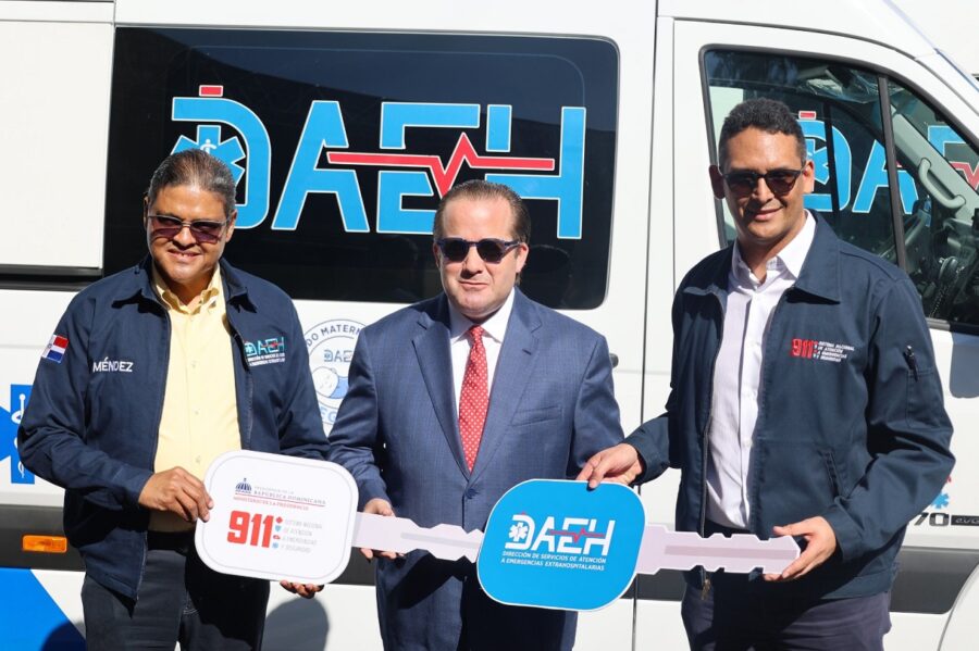 Las nuevas ambulancias servirán para ampliar la cobertura del servicio en distintas provincias. Chaimy Soriano.