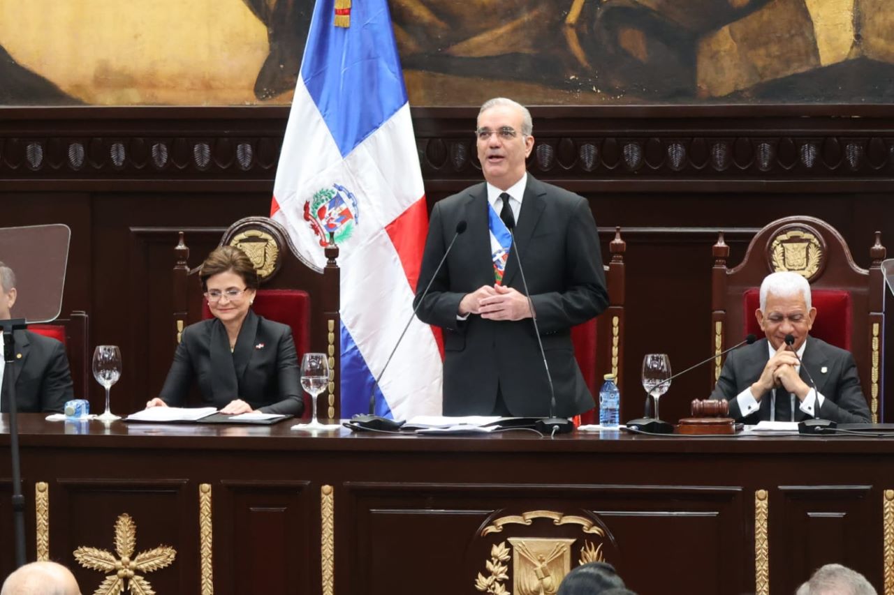 Abinader omite críticas al sistema de salud y seguridad social en discurso ante el Congreso