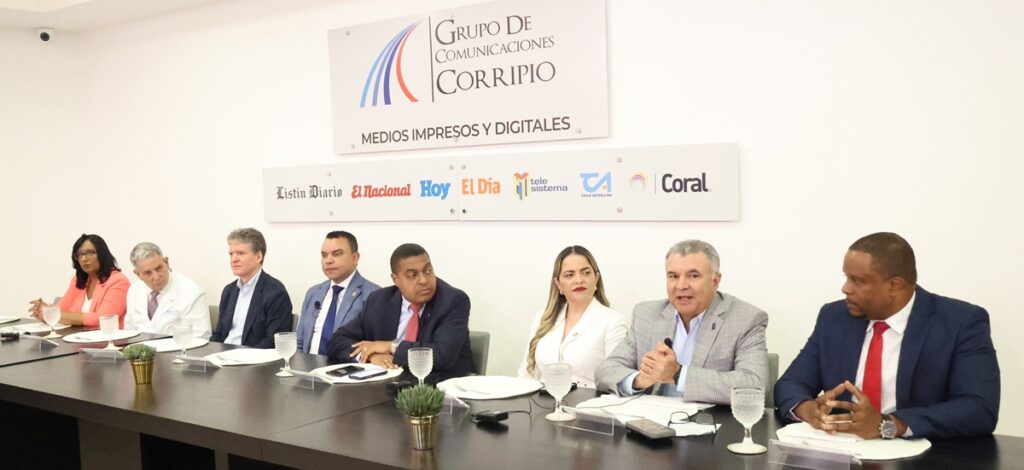 Funcionarios del SNS en el Almuerzo Semanal del Grupo de Comunicaciones Corripio, exhibieron las mejoras en el sistema de salud. José de León.