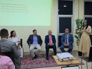 Médicos plantean mejoras en tratamiento de cáncer.