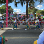 Santo Domingo vibra: público empieza a concentrarse en la George Washington para Carnaval del Distrito Nacional