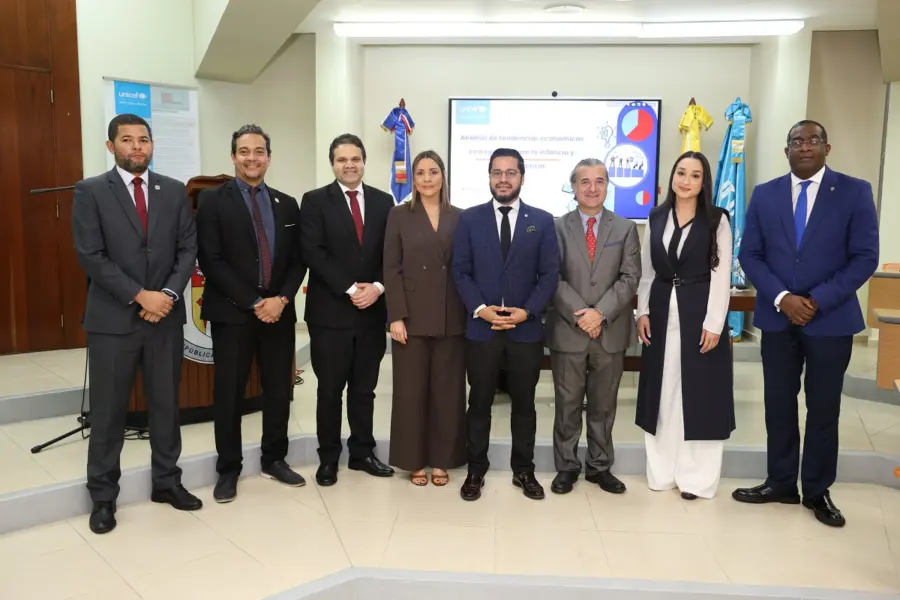 Nelson David Chávez, Jonathan Palatz, Richard Medina, Ángela Santana, Raúl Ovalle, Carlos Carrera, Ana Hernández y Antonio Ciriaco (1)