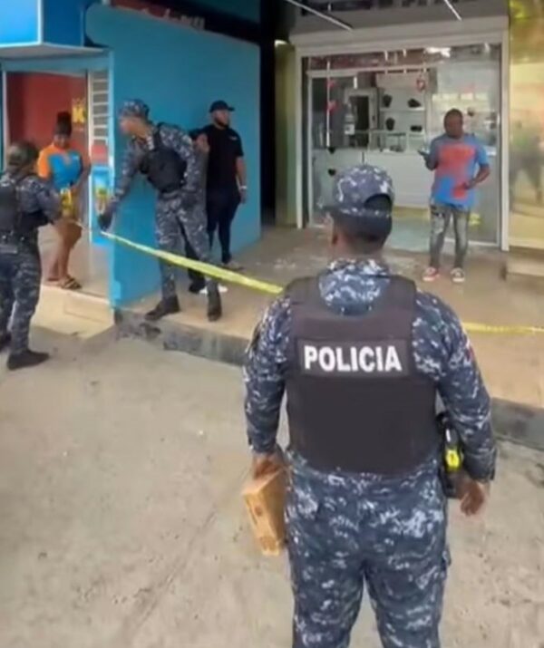 Policía-joyeria-establecimiento-San Pedro033