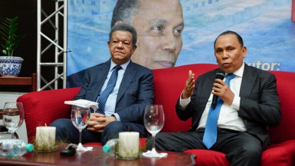 Radhamés Jiménez junto al expresidente Leonel Fernández