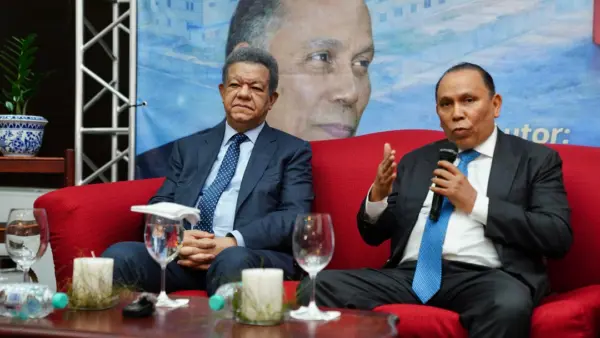 Radhamés Jiménez junto al expresidente Leonel Fernández