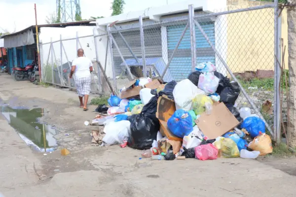 Recorrido-Villa-Mella-basura-calles-y-el-metro15