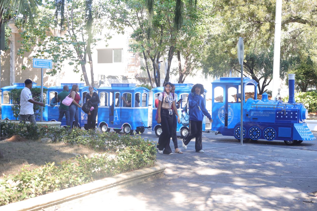 UASD destina 3 millones a trenes eléctricos; alumnos cuestionan prioridades