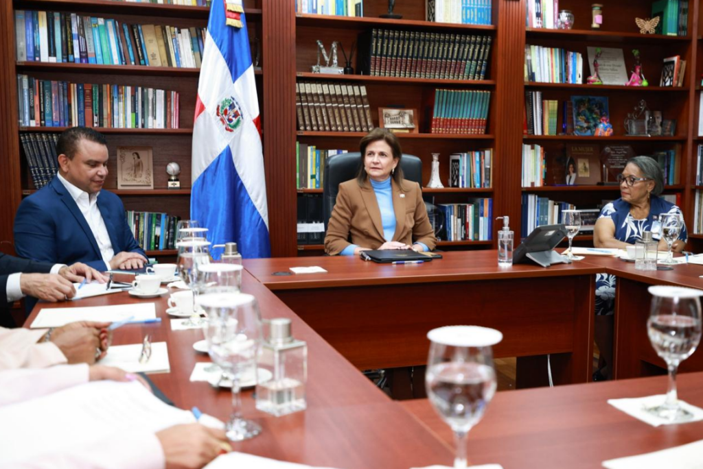 Health Cabinet meets with nursing unions to address demands of the sector