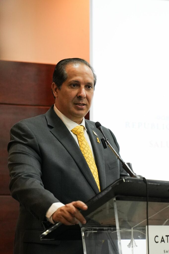 Víctor Atallah, ministro de Salud Pública, explicó que la supervivencia del cáncer infantil ha aumentado de 30% a más de 60% en una década.