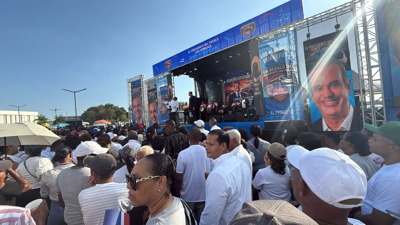 Tras inauguración del Metro en Los Alcarrizos, ciudadanos se movilizan hacia concierto “Metrofest”