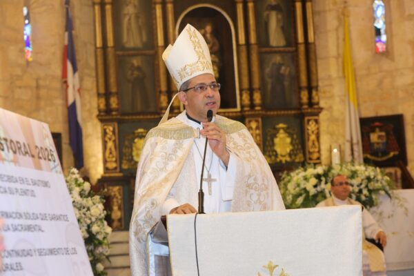 El arzobispo coadjutor de Santo Domingo, Carlos Tomás Morel Diplán