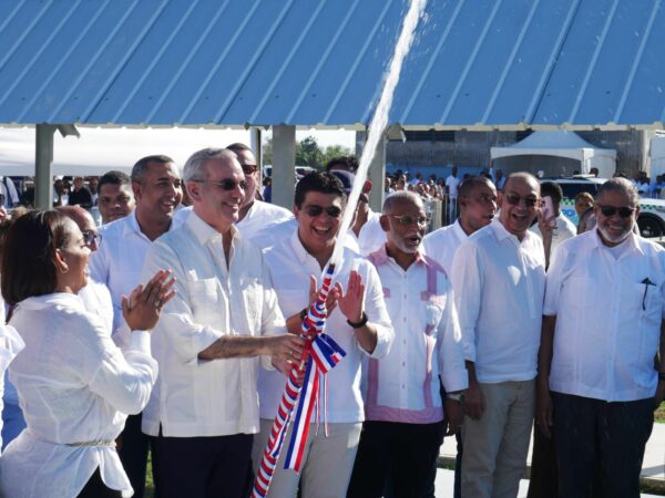 Presidente Abinader y Fellito Suberví ponen en servicio Acueducto por bombeo más grande del país