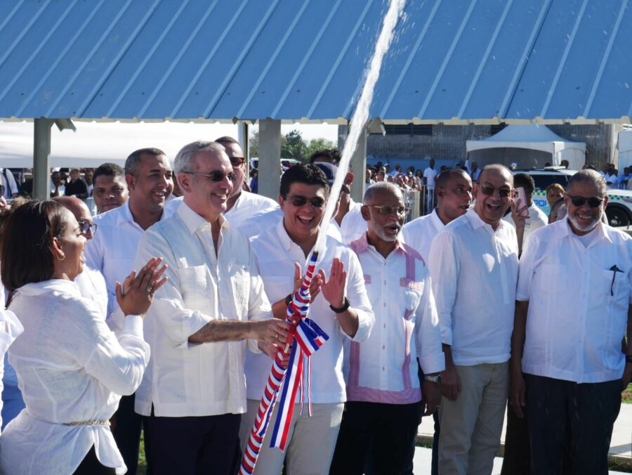 Presidente Abinader y Fellito Suberví ponen en servicio Acueducto por bombeo más grande del país