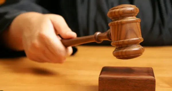 Juez condena por cinco años a un hombre acusado de estafa.