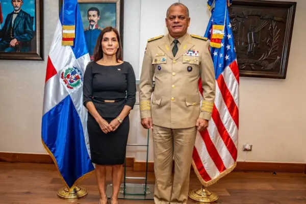 embajadora de eeuu y el ministro de defensa