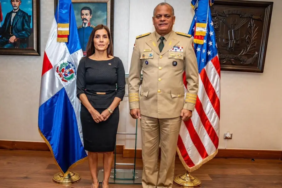 embajadora de eeuu y el ministro de defensa