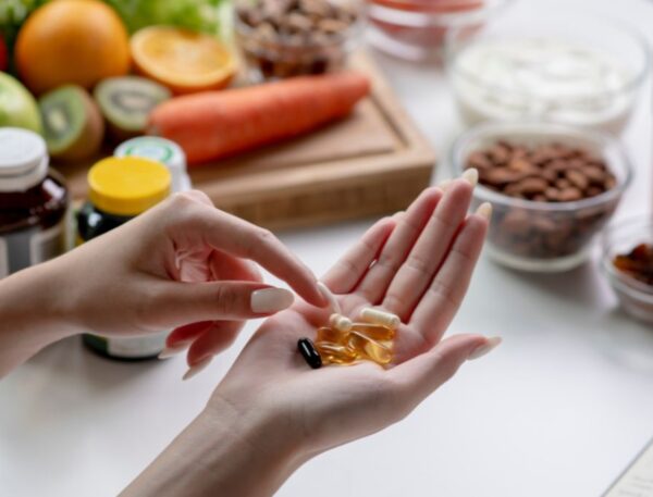 Los suplementos legítimos cuentan con etiquetado claro, registro sanitario y respaldo regulatorio, y evitan atribuirse efectos farmacológicos.