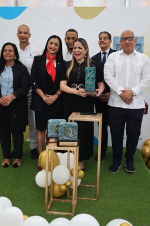 Hospital Hugo Mendoza celebra con su personal el Premio Iberoamericano de la Calidad a la Trayectoria Excelente.