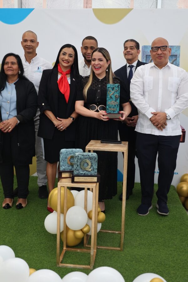 Hospital Hugo Mendoza celebra con su personal el Premio Iberoamericano de la Calidad a la Trayectoria Excelente.
