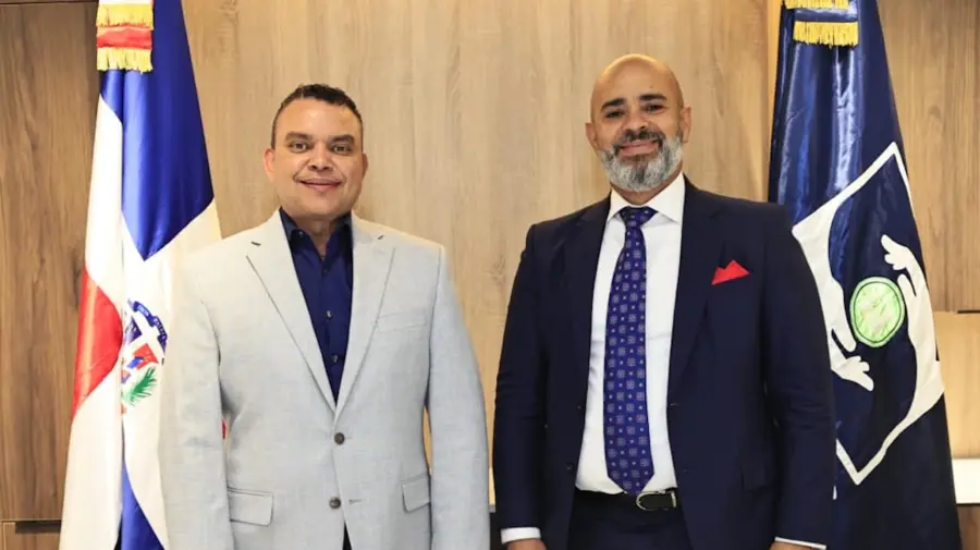 El doctor Julio Landrón, director del Servicio Nacional de Salud (SNS), y el doctor Andy De León participarán en el operativo de la Sociedad de Ortopedia durante Semana Santa