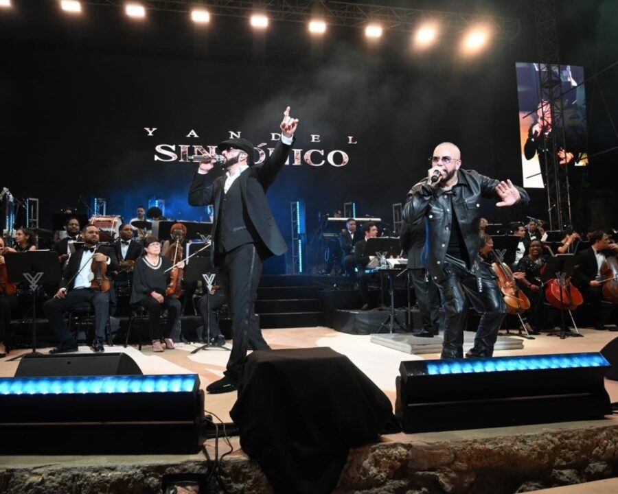 Durante el concierto, Yandel contó con la participación especial del artista  Gadiel.