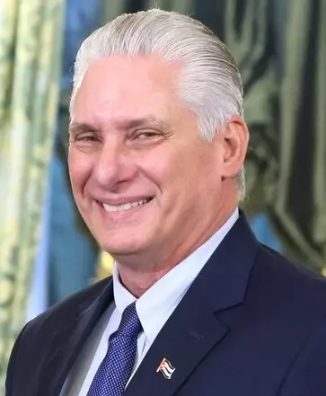 El presidente Miguel Díaz-Canel valora labores.