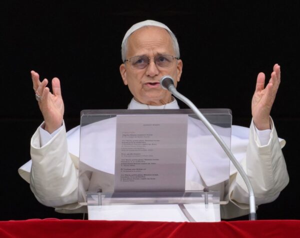 El papa León XIV  mantiene una prédica por la paz.