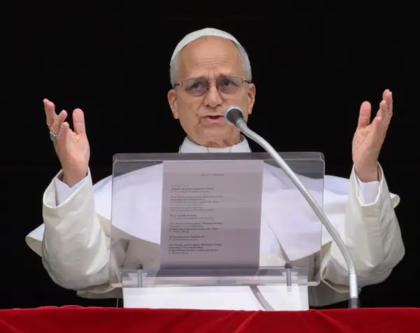 El papa León XIV  mantiene una prédica por la paz.