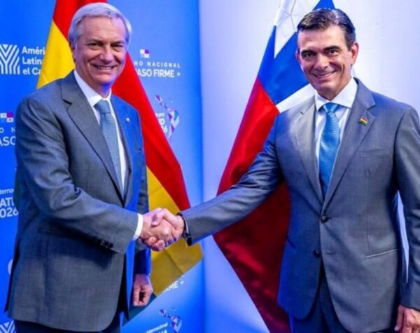 José Antonio Kast junto a su homólogo Rodrigo Paz.
