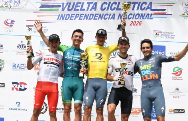 Parte de los pedalistas ganadores de la Vuelta Ciclística Independencia Nacional.