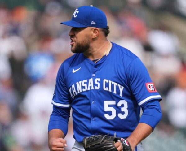 Carlos Estévez, estelar  relevista equipo dominicano.    Archivo