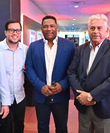 Parte de los asistentes al estreno del audiovisual.