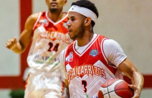 El estelar Jeison Rivera, del club Calero de Villa Duarte,  factor determinante del triunfo.