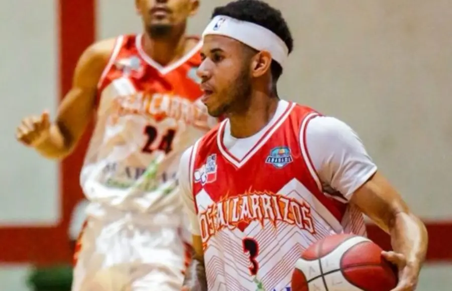 El estelar Jeison Rivera, del club Calero de Villa Duarte,  factor determinante del triunfo.