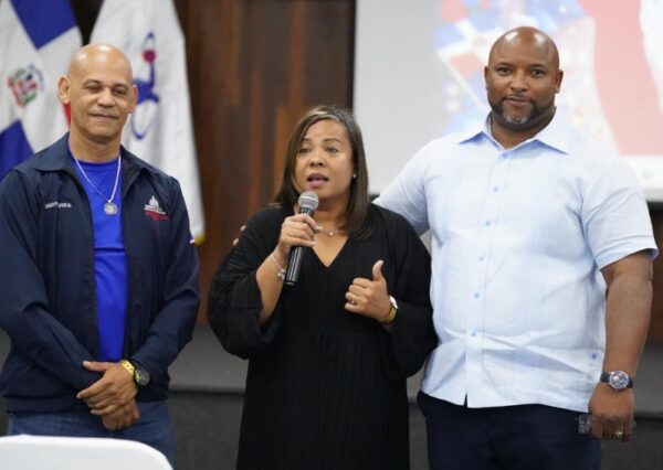 Parte de los participantes en el  curso taller del INEFI.