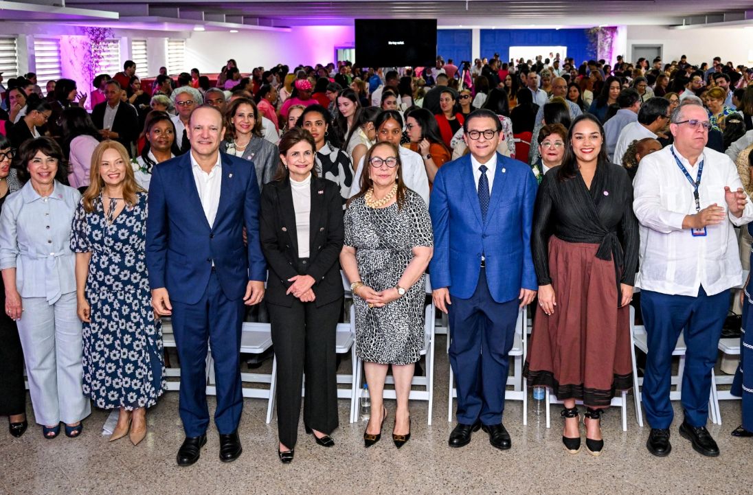 Ayuntamiento de Santiago distingue a 25 Mujeres Ejemplares en acto encabezado por la vicepresidenta Raquel Peña