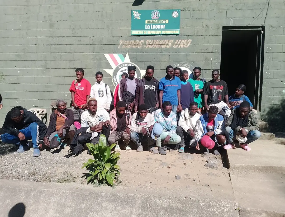 Ejército detiene a 26 haitianos indocumentados en zona boscosa de Montecristi