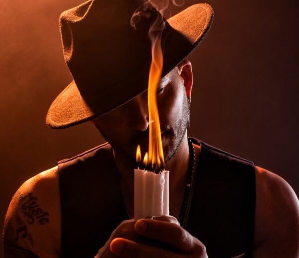 Max Max acaba de estrenar el disco “A media luz”.