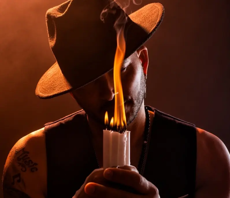 Max Max acaba de estrenar el disco “A media luz”.