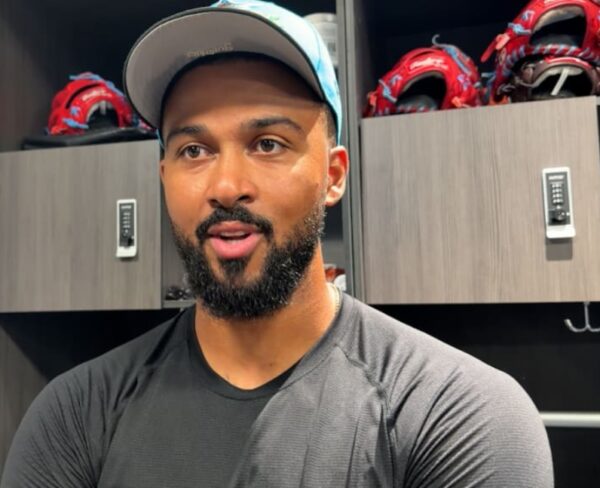 Sandy Alcántara lució muy sólido ayer frente a Houston.