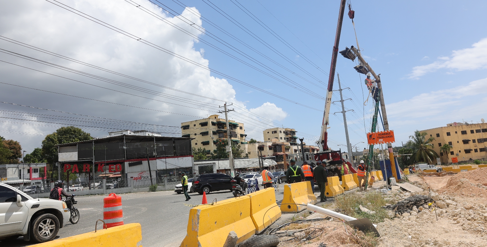 Obras Públicas cierra intersección para paso a desnivel de la Colombia