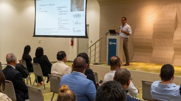 Participantes durante el simposio.