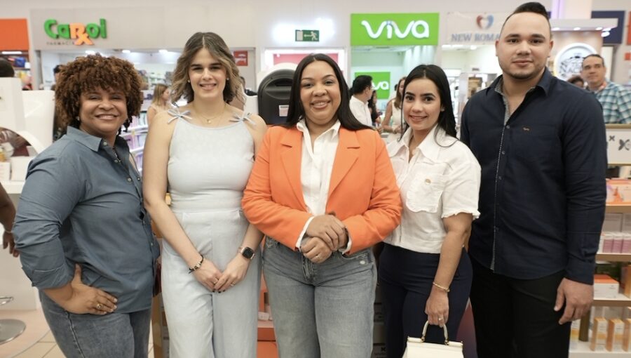Katherine Almonte, Pamela Zorrilla, Elinet Fernández,  Eleana Rivera y  Silvio Martínez.