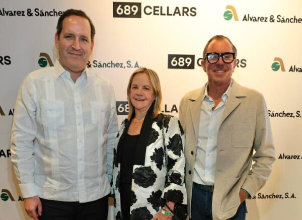 José Antonio Álvarez hijo, Anne Maryse López y Curtis Mcbride.